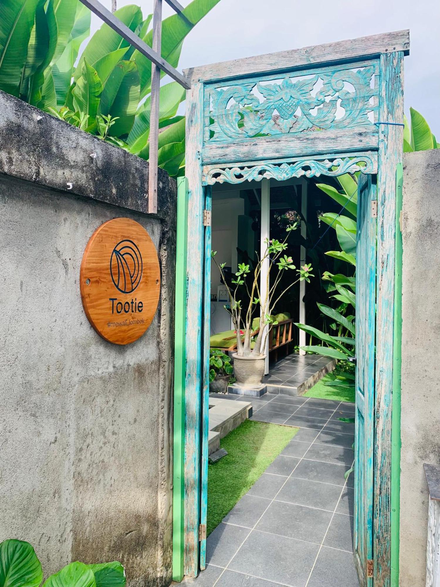 Mewali Villa'S Kuta  Bagian luar foto